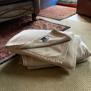 New Cuddle Duds twin size Blankets (2). Super soft & cozy!